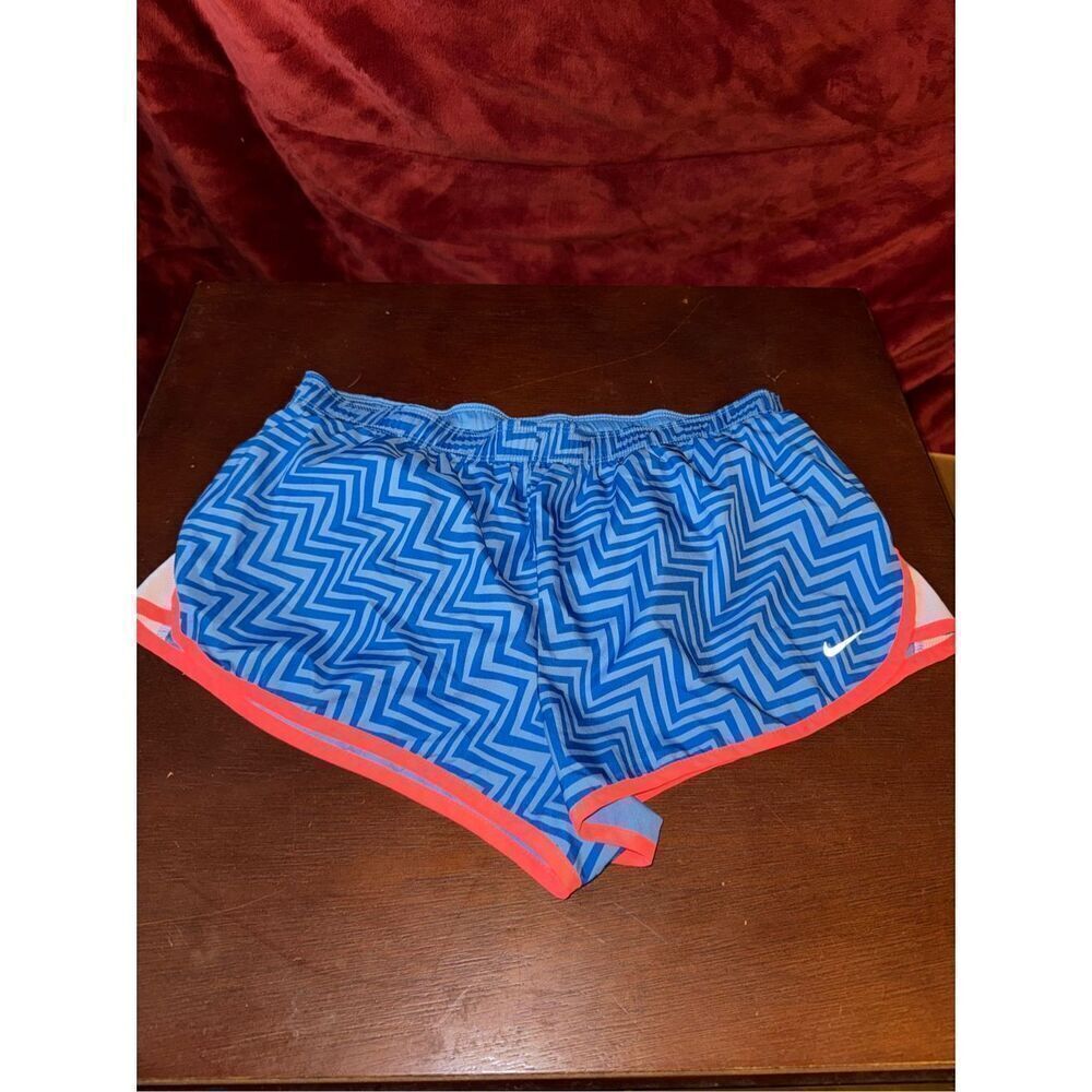 Nike dri fit shorts size medium